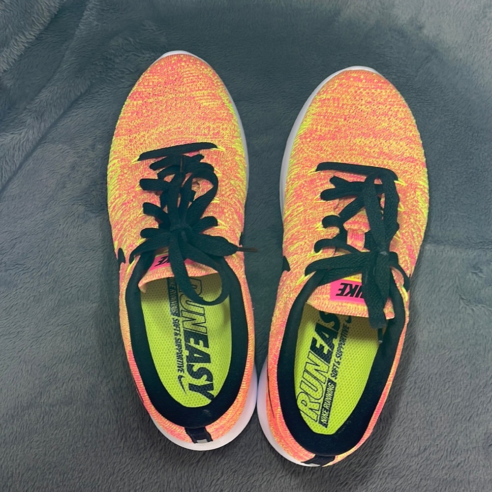 Nike Lunarlon Women’s Size 9 Running Shoes (Gently Worn)